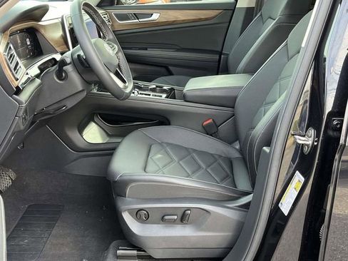 Used 2024 Volkswagen Atlas SE w/ Panoramic Sunroof Package image 13