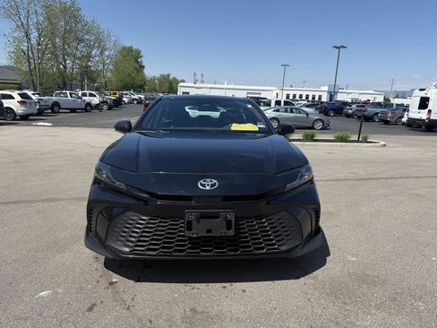Used 2025 Toyota Camry SE FWD image 8