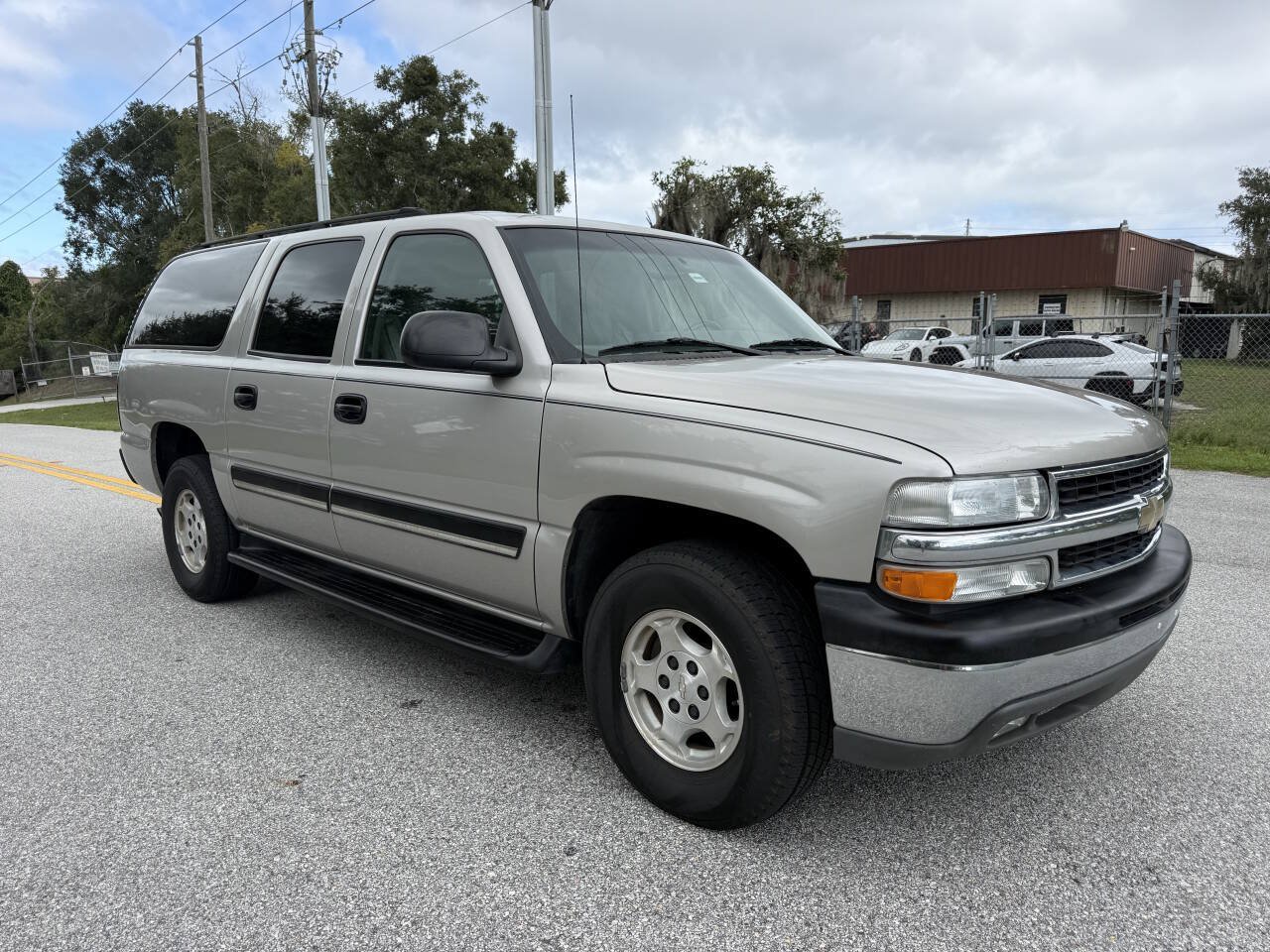 Used 2004 Chevrolet Suburban LS w/ Preferred Equipment Group RWD image 9