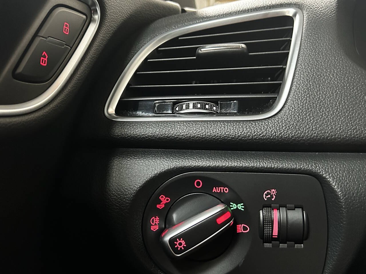 Used 2017 Audi Q3 2.0T Premium FWD image 23