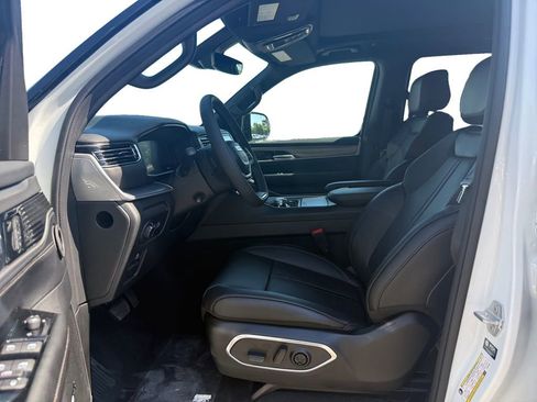 New 2026 Jeep Grand Wagoneer 4WD image 9