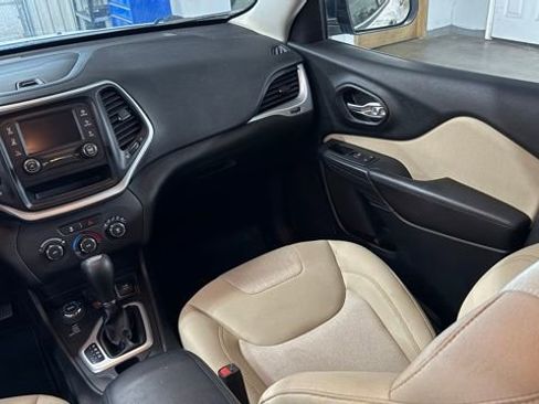 Used 2017 Jeep Cherokee Sport AWD/4WD image 27