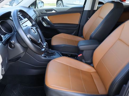 Used 2019 Volkswagen Tiguan SE image 19
