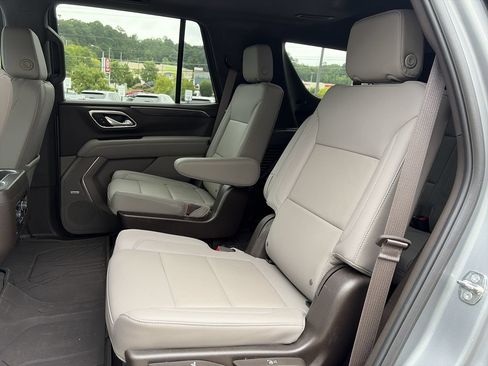 Used 2024 Chevrolet Tahoe Z71 w/ Luxury Package AWD/4WD image 32
