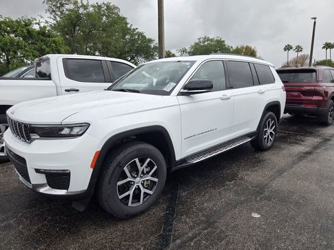 Used 2025 Jeep Grand Cherokee L Limited image 4