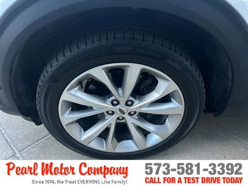 Used 2022 Ford Explorer Platinum w/ Premium Technology Package image 8