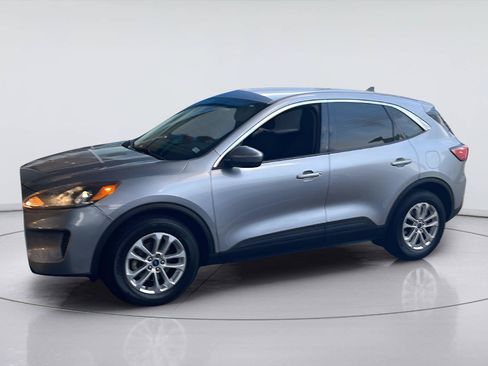 Used 2021 Ford Escape SE FWD image 3