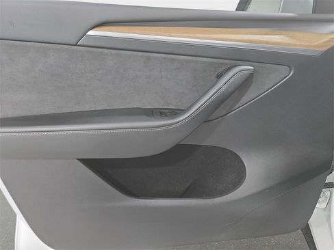 Used 2023 Tesla Model Y Long Range image 26