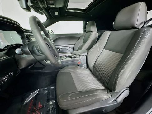 Used 2018 Dodge Challenger R/T image 12