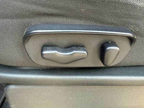 Used 2014 Nissan Titan SV w/ SV Value Truck Package image 10