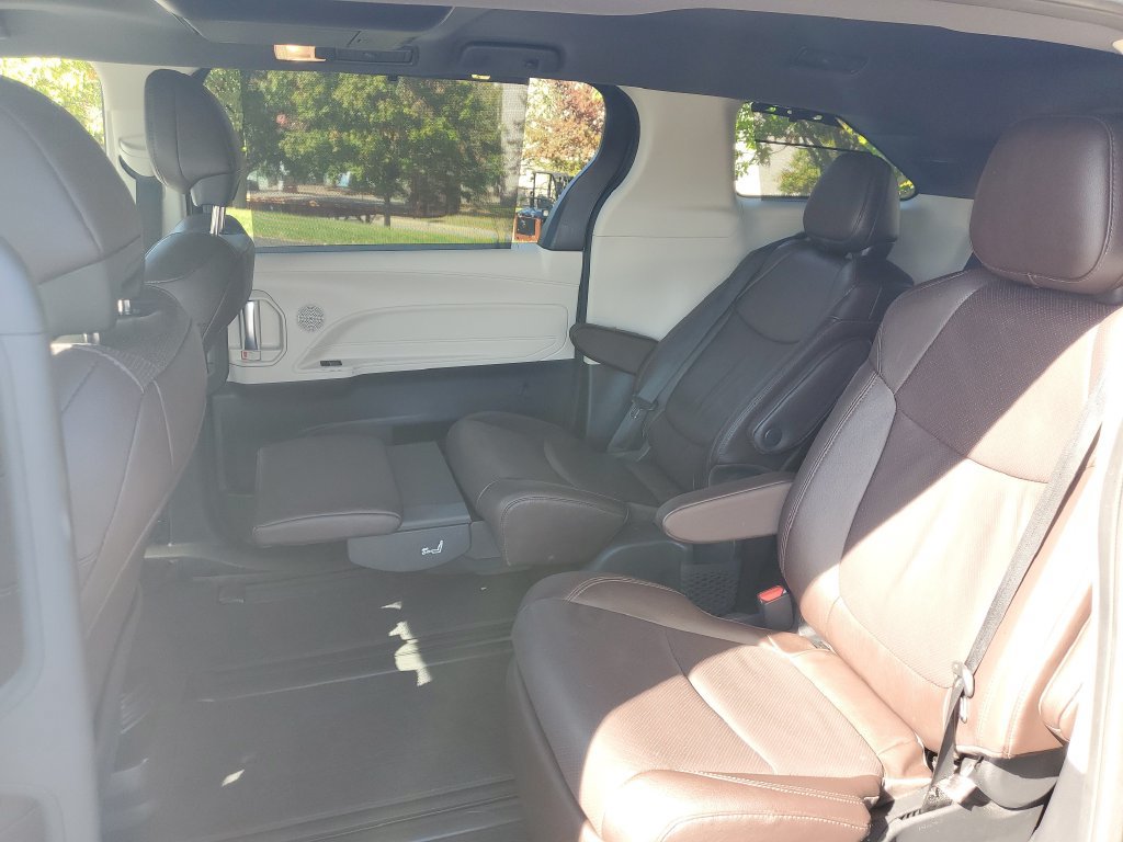 Used 2022 Toyota Sienna Platinum AWD/4WD image 34
