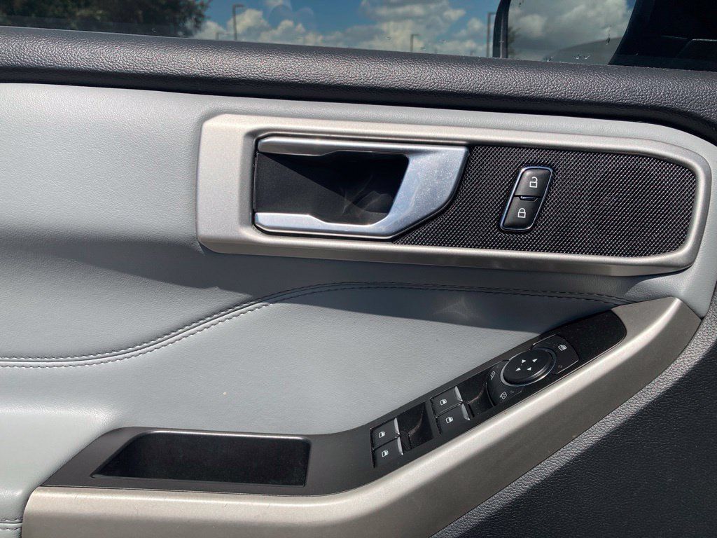 Used 2022 Ford Explorer XLT w/ Equipment Group 202A RWD image 13