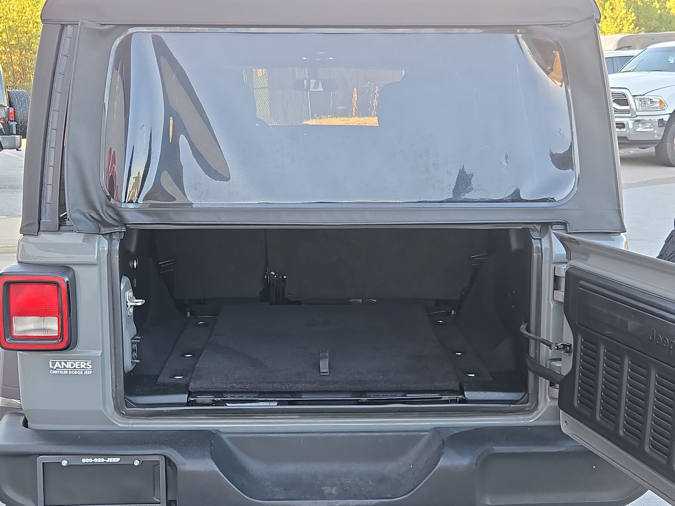 Used 2023 Jeep Wrangler Unlimited Sport AWD/4WD image 18