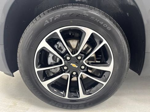 Used 2025 Chevrolet TrailBlazer LT AWD/4WD image 36