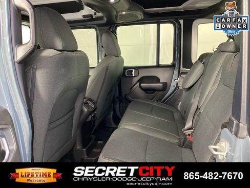 Used 2024 Jeep Wrangler Unlimited w/ Convenience Group AWD/4WD image 29