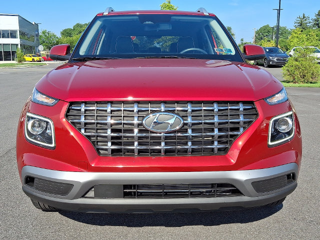 Used 2025 Hyundai Venue Limited FWD image 2