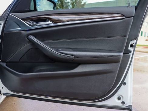 Used 2018 BMW 530e 530e iPerformance image 10