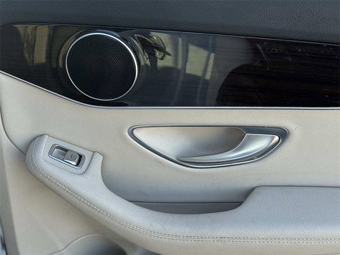 Used 2019 Mercedes-Benz C 300 Sedan image 23