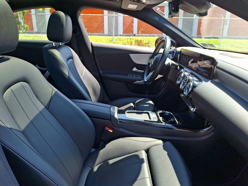 Used 2025 Mercedes-Benz CLA 250 4MATIC image 12