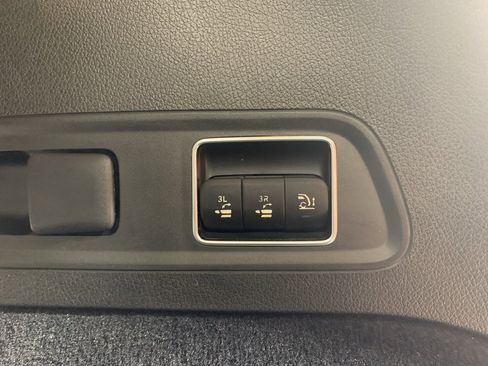 Used 2021 Mercedes-Benz GLS 450 4MATIC image 39