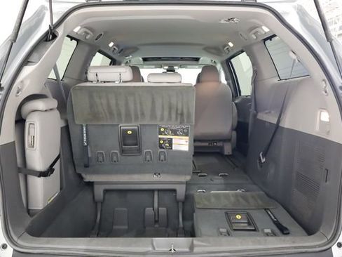 Used 2019 Toyota Sienna L image 30