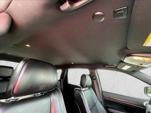 Used 2019 Jeep Grand Cherokee Altitude image 17