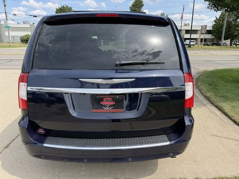 Used 2015 Chrysler Town & Country Touring-L w/ Driver Convenience Group FWD image 6