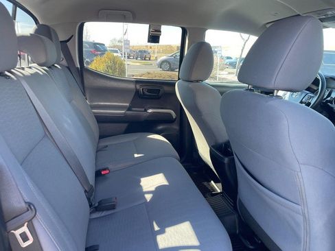 Used 2019 Toyota Tacoma SR5 AWD/4WD image 12