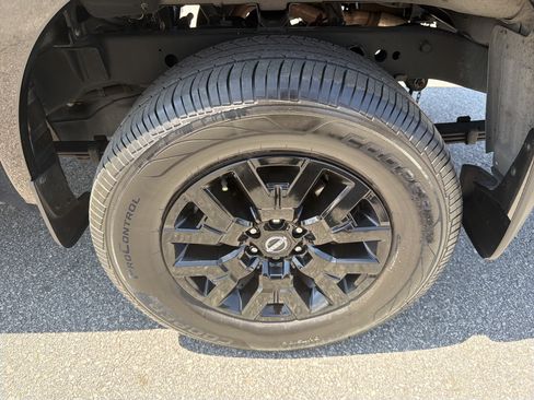 Used 2022 Nissan Frontier SV AWD/4WD image 29