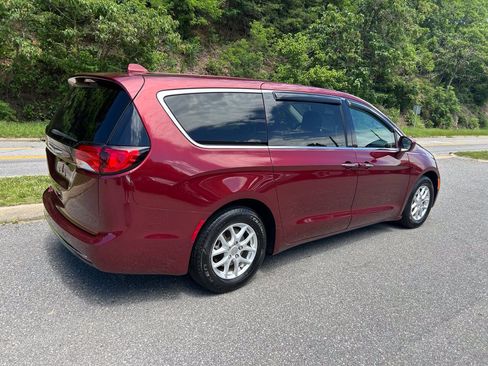 Used 2020 Chrysler Pacifica Touring FWD image 8
