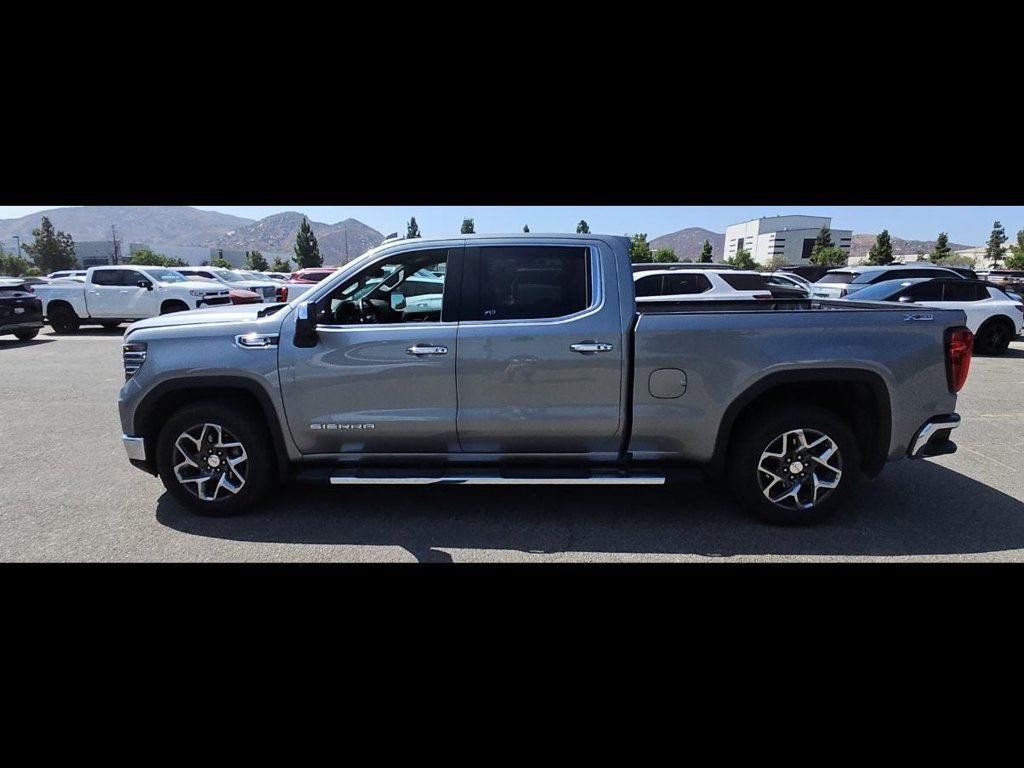 Used 2023 GMC Sierra 1500 SLT w/ SLT Premium Package AWD/4WD image 5