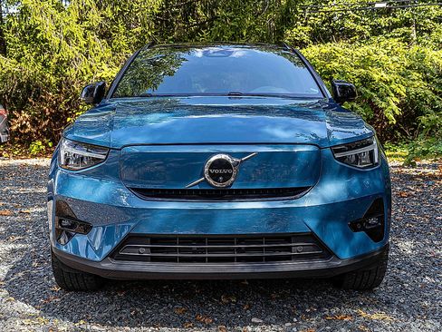 Used 2023 Volvo XC40 Recharge Plus w/ Protection Package Premier image 2