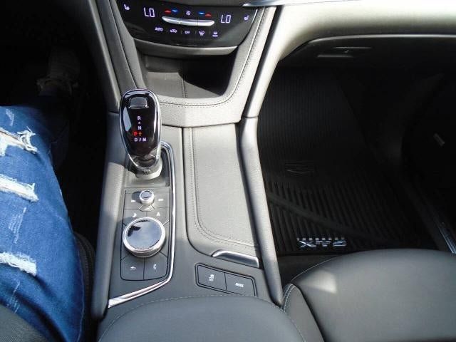 Certified 2025 Cadillac XT5 Premium Luxury w/ Technology Package AWD/4WD image 15