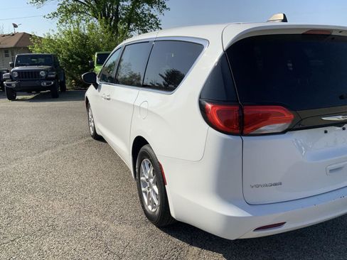 Used 2023 Chrysler Voyager LX FWD image 17