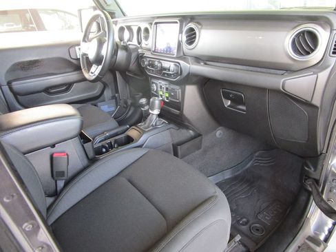 Used 2021 Jeep Gladiator Overland w/ Dual Top Group AWD/4WD image 36