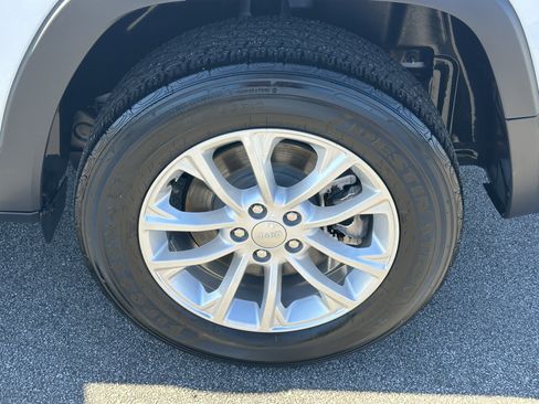 Used 2022 Jeep Cherokee Latitude Lux w/ Sun & Sound Group image 20