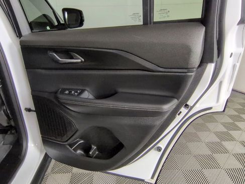 Certified 2025 Jeep Grand Cherokee Altitude AWD/4WD image 36