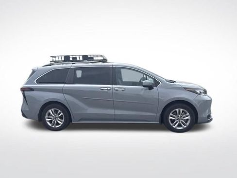 Used 2022 Toyota Sienna XLE Woodland Edition AWD/4WD image 6