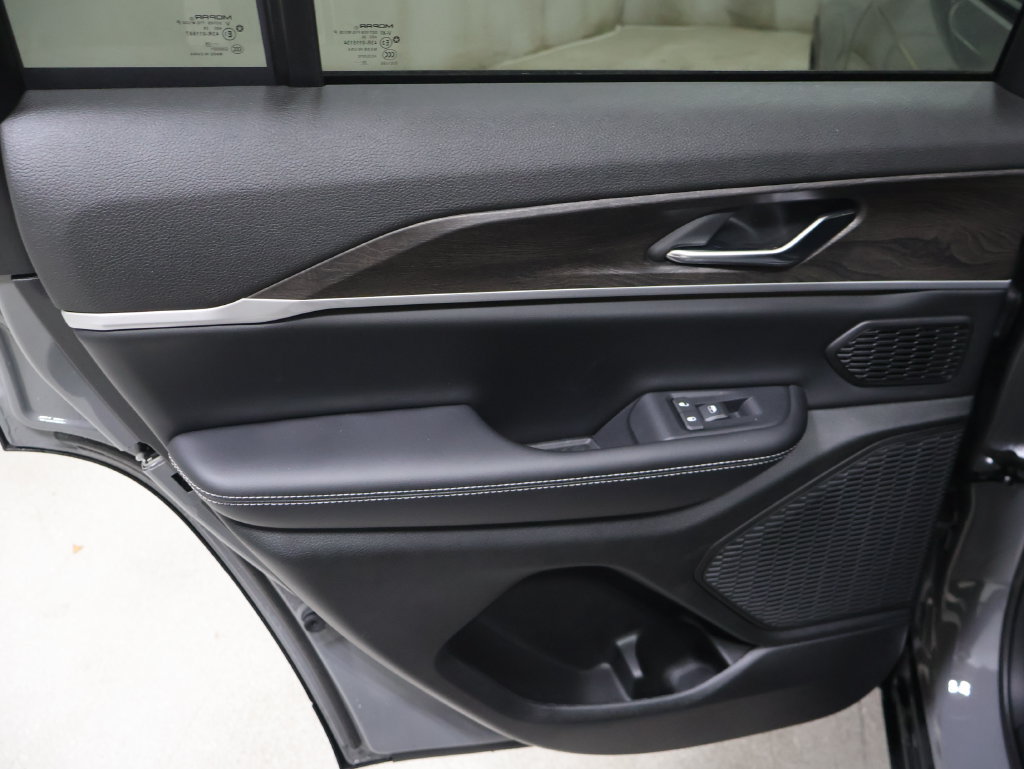 New 2027 Jeep Grand Cherokee Limited AWD/4WD image 11