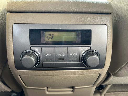 Used 2010 Toyota Highlander Limited AWD/4WD image 23