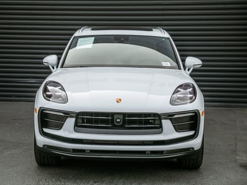 Certified 2026 Porsche Macan image 7