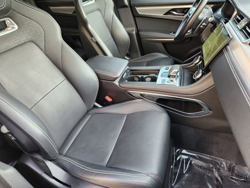 Certified 2023 Jaguar F-PACE R-Dynamic S AWD/4WD image 15