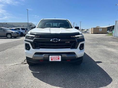 Used 2025 Chevrolet Colorado Z71 w/ Technology Package AWD/4WD image 9