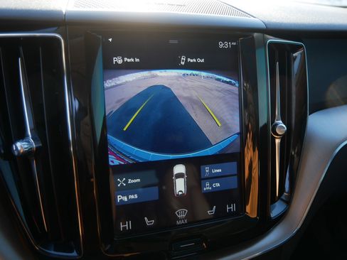 Used 2019 Volvo XC60 T5 Momentum w/ Multimedia Package image 35