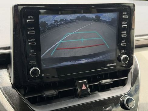 Used 2021 Toyota Corolla LE FWD image 18