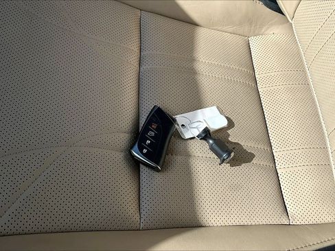 Used 2019 Lexus ES 350 Ultra Luxury w/ Accessory Package image 14