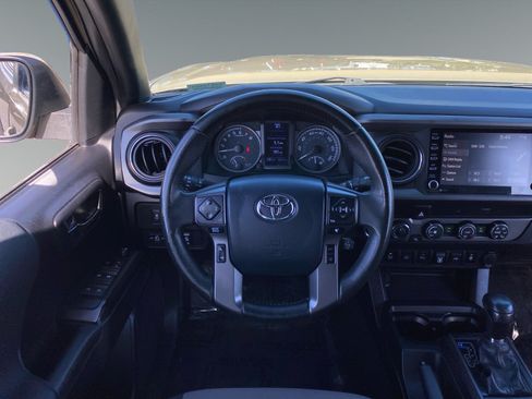 Used 2020 Toyota Tacoma TRD Off-Road w/ Technology Package AWD/4WD image 12