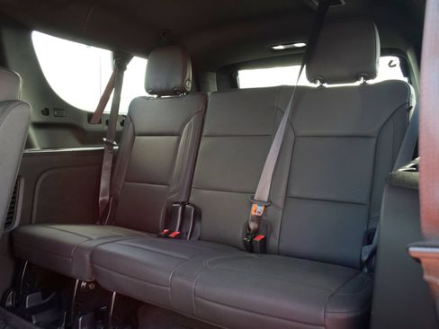 Used 2023 Chevrolet Suburban Z71 w/ Off-Road Capability Package AWD/4WD image 19