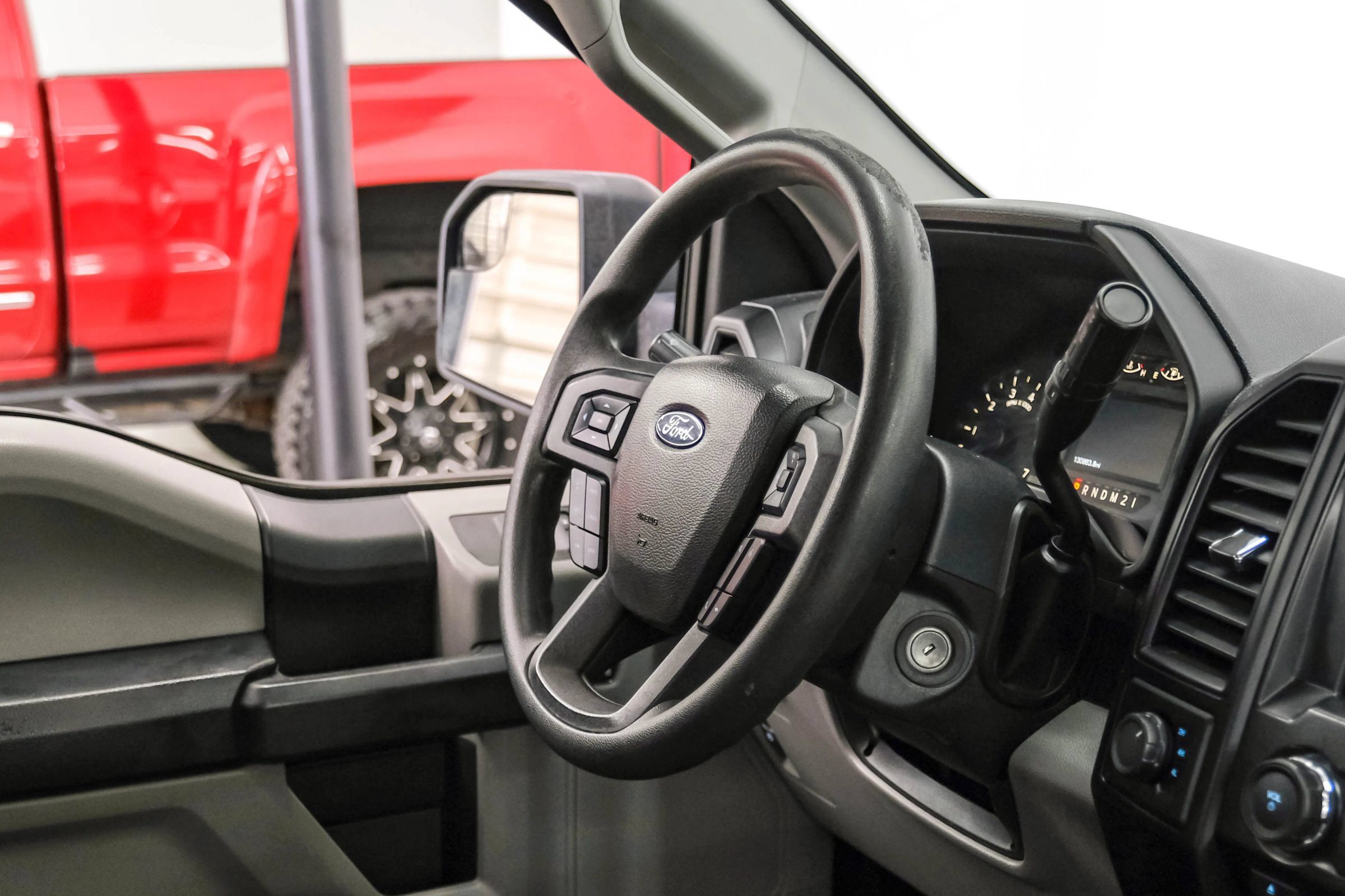 Used 2017 Ford F150 XL w/ Equipment Group 101A Mid AWD/4WD image 13
