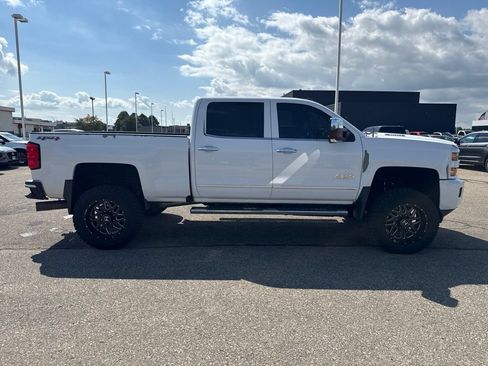 Used 2016 Chevrolet Silverado 2500 High Country w/ High Country Premium Package AWD/4WD image 8
